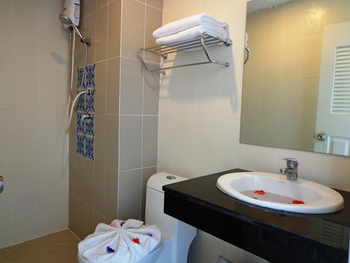 Red Sapphire Hotel Patong Ngoại thất bức ảnh