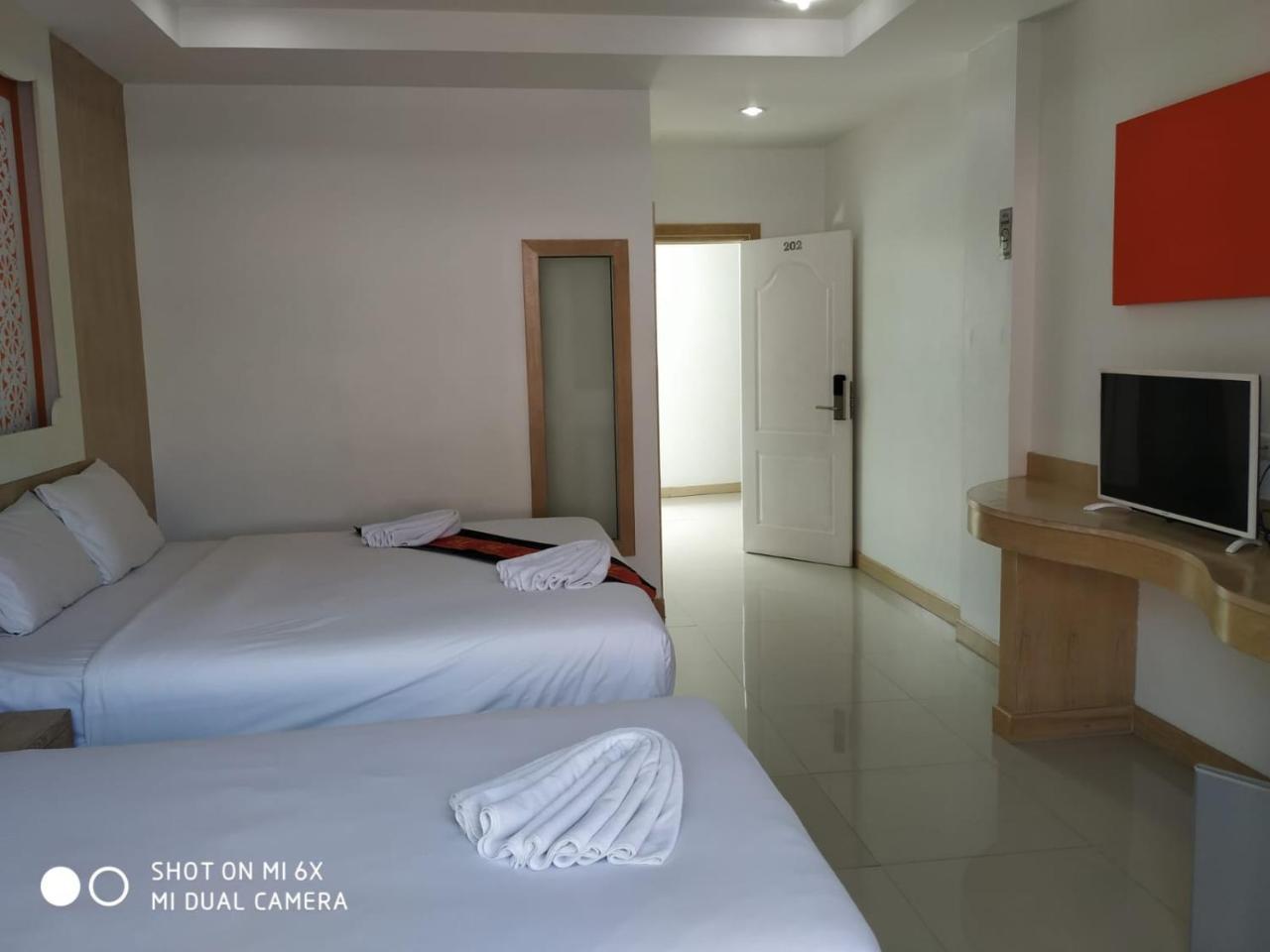 Red Sapphire Hotel Patong Ngoại thất bức ảnh